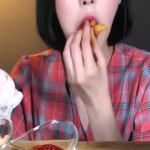 小姐姐吃高热量美食视频,小姐姐挑战高热量美食大作战
